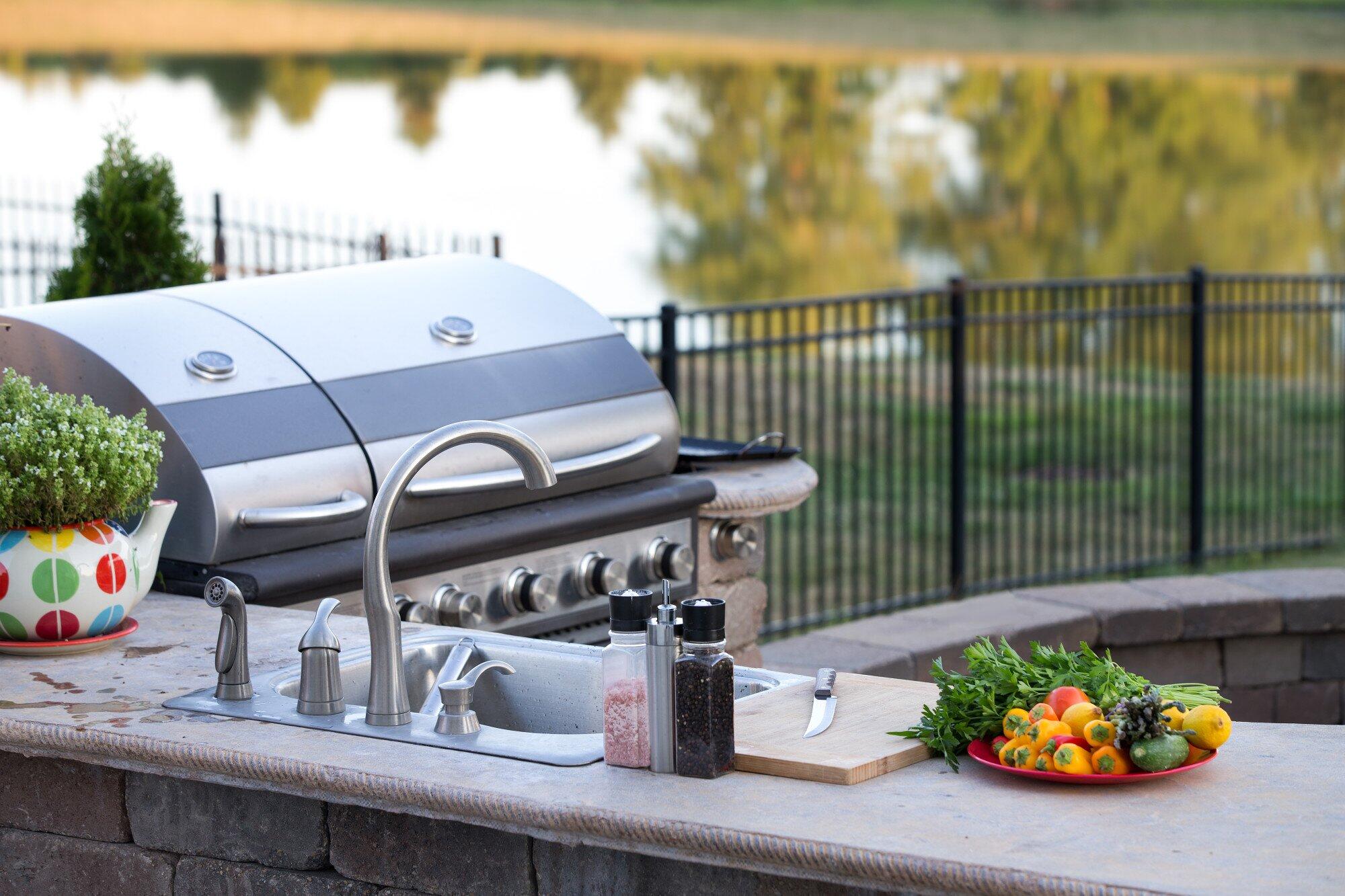 Adding a New-Age Outdoor Kitchen to Your Pool Project: What to Know